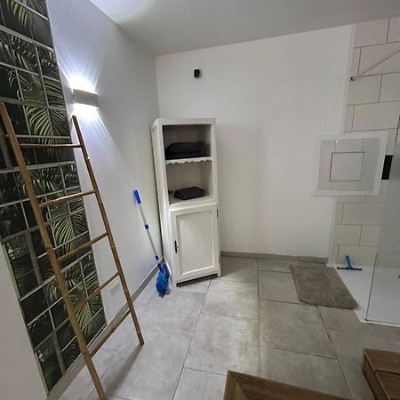 Loft And Spa Les Preaux Bagian luar foto