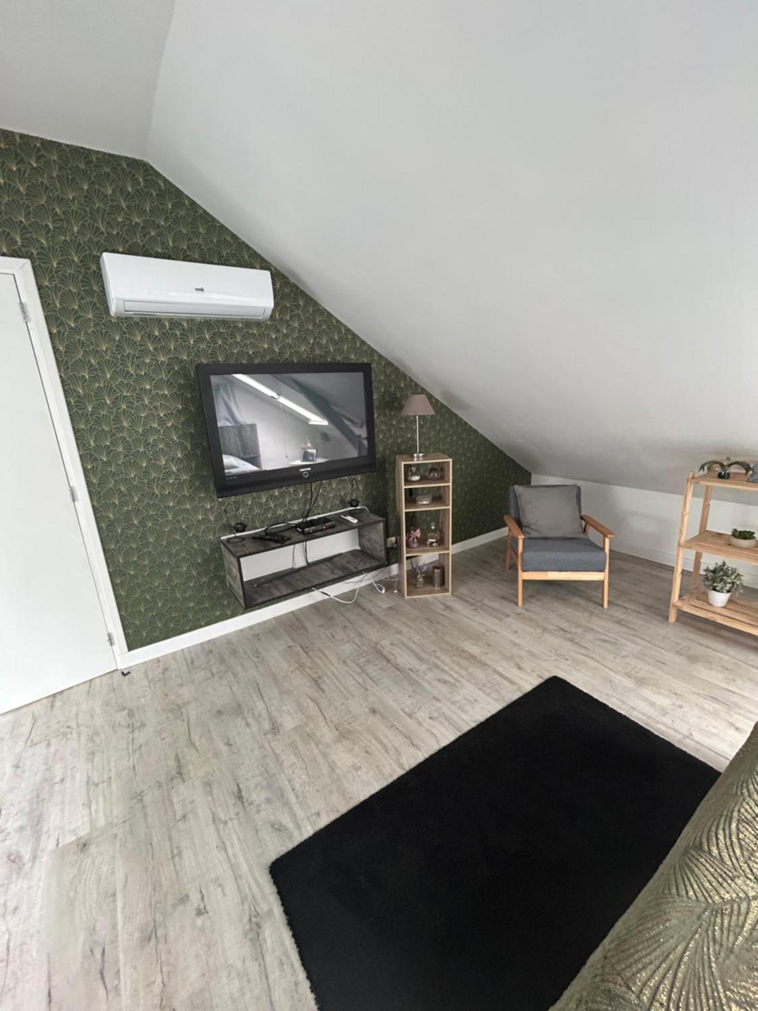 Loft And Spa Les Preaux Bagian luar foto