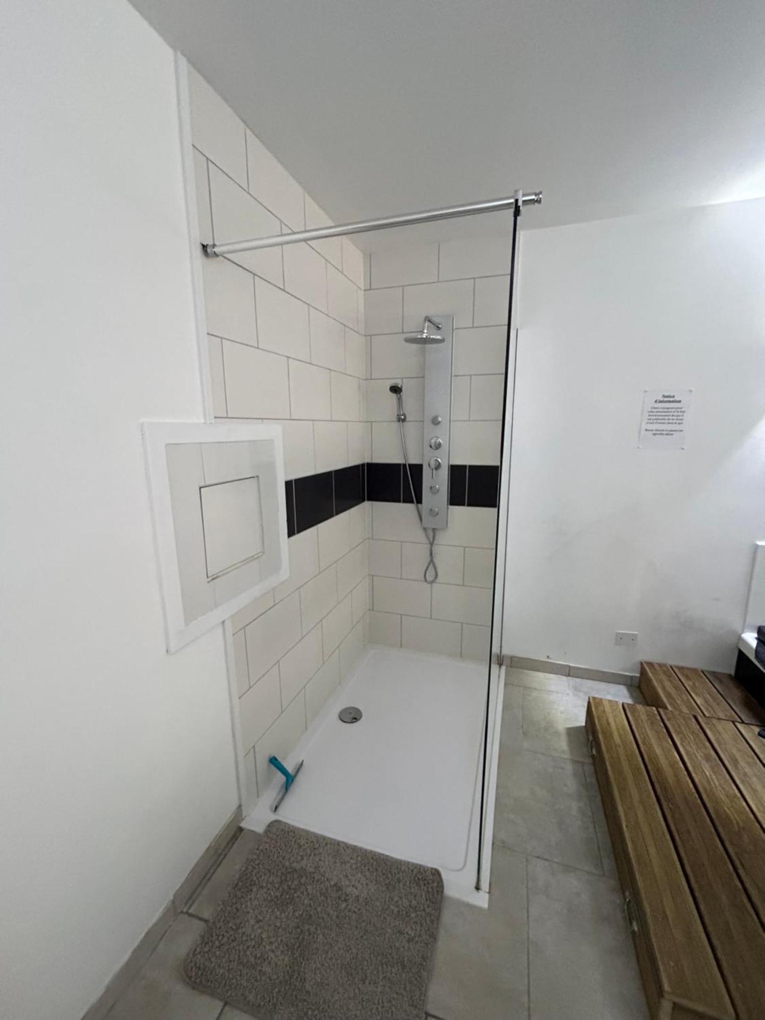 Loft And Spa Les Preaux Bagian luar foto